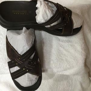 NWOT Skechers slide sandals